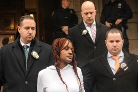 Bé trai tử vong vì bị người trông trẻ hành hung, lạm dụng tình dục