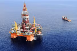 Trung Quốc dịch chuyển giàn khoan 981, tàu cá, tàu kiểm ngư Việt Nam lên phương án tránh bão