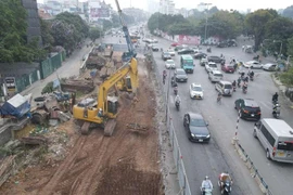 Lưu ý: Đường Âu Cơ lại rào chắn hạ cốt, mở rộng đường, cấm toàn bộ xe khách 16 chỗ đi lại