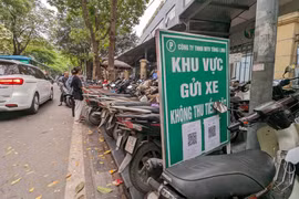 Ô tô dừng đỗ bị thu phí vô tội vạ, có hay không việc tự ý quét thẻ bừa bãi?