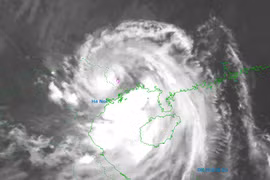 Bão số 11 suy yếu nhanh, đi vào các tỉnh biên giới phía Bắc chỉ còn là áp thấp 