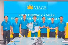Nhân viên vệ sinh máy bay nhặt được vali của khách có 2,4 tỷ đồng bỏ quên