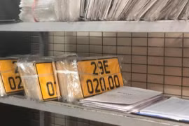 Tháo gỡ cho xe kinh doanh chưa đổi đăng ký: Cần làm rõ vì sao chưa đổi, ngân hàng nào gây khó?