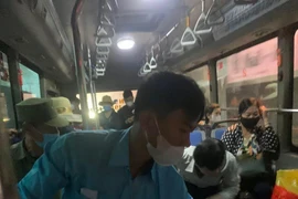 Nhân viên xe buýt kịp thời đưa 2 người bị tai nạn giao thông đi cấp cứu