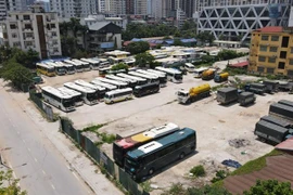 Đất dự án bỏ không cả chục năm biến tướng thành bãi xe không phép