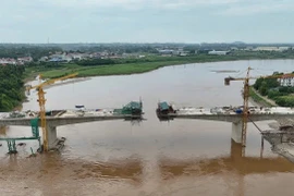Cầu Phong Châu sắp hợp long, sẽ thông xe vào tháng 10