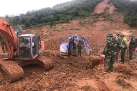 Hà Tĩnh sơ tán gần 50.000 người, Quảng Trị tìm thấy thêm hai thi thể cán bộ chiến sỹ Đoàn kinh tế 337
