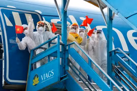 Cấp vé máy bay miễn phí cho cán bộ, y bác sỹ tiếp sức Bắc Giang, Bắc Ninh chống dịch