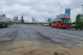 Nam Từ Liêm: Đường mở dở dang rồi bị "phân lô" để cho thuê, lập bến "cóc" xe khách