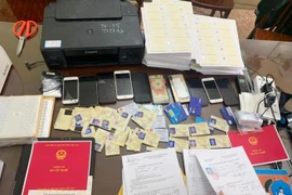 Chi 1,3 triệu đồng làm bằng lái xe giả, đi máy bay bị phát hiện