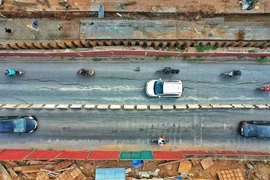 Đường Âu Cơ ùn tắc liên miên, ngành giao thông lại tổ chức phân luồng phương tiện