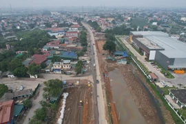 Quốc lộ 6 tắc "không lối thoát", dự án mở rộng chậm trễ vì tắc mặt bằng