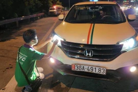 Nghiên cứu bổ sung quy định yêu cầu dán thẻ định danh là bắt buộc trong đăng kiểm