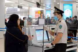 Sử dụng giấy tờ giả đi máy bay, một hành khách bị cấm bay 12 tháng