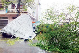 Hậu bão Rammasun: 6 người chết và mất tích, nước lũ đang lên nhanh