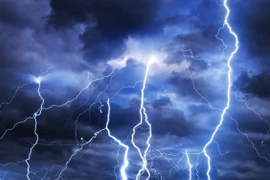 Thực hư việc Việt Nam chịu 23.000 cú sét trong cơn mưa sáng qua?