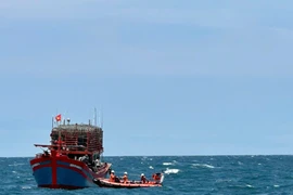 10 thuyền viên tàu Công Thành 07 được cứu sống sau hơn chục tiếng trôi dạt trên biển