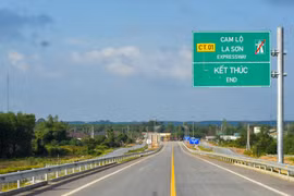 Cục Đường bộ đề nghị địa phương chia sẻ việc cấm xe khách, xe tải nặng đi cao tốc Cam Lộ- La Sơn