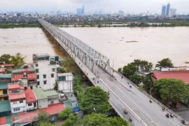 Xe đưa đón học sinh được phép lưu thông 2 chiều qua cầu Chương Dương