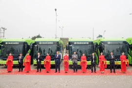 Đơn vị buýt truyền thống đầu tiên của Hà Nội chuyển đổi 100% sang xe điện