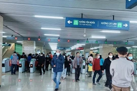 Tàu Cát Linh- Hà Đông chở 80.000 lượt khách trong hai ngày đầu lăn bánh