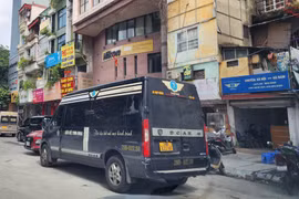 Xe hợp đồng trá hình limousine nở rộ, xe tuyến cố định "vỡ trận"