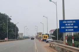 Mở cầu Trung Hà cho xe ô tô 7 chỗ và xe máy được lưu thông