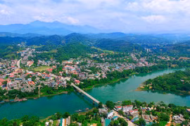 Đóng một loạt cầu ở phía Bắc do lo ngại sập giống cầu Phong Châu