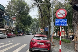 Tiếp tục thí điểm cấm ô tô trên 16 chỗ vào phố cổ giờ cao điểm