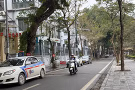 Phố cổ Hà Nội thông thoáng sau khi cấm xe trên 16 chỗ 