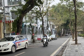 Phố cổ Hà Nội thông thoáng sau khi cấm xe trên 16 chỗ 