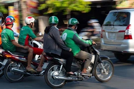 Xe công nghệ phụ thu 10-15 nghìn đồng/chuyến xe trong bảy ngày Tết