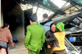 Xe tải đâm vào nhà dân khiến 6 người tử vong, có nhiều trẻ em