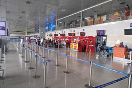 Khách đi máy bay trong cả tháng 8 không bằng nửa ngày cao điểm ở sân bay Nội Bài