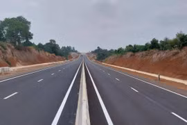 Cấm xe tải, xe khách từ 29 chỗ lưu thông làn 1 cao tốc Phan Thiết- Dầu Giây