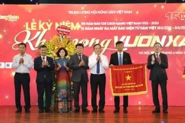 Báo điện tử Dân Việt kỷ niệm 15 năm thành lập và đón nhận Cờ thi đua của Chính phủ