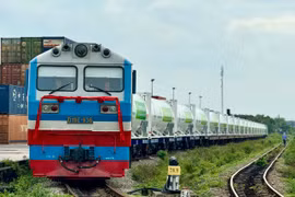 Lần đầu tiên đường sắt chở khí hóa lỏng LNG từ Nam ra Bắc