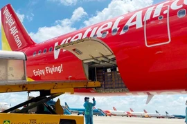 Chuyến bay Vietjet chở 200 máy thở cao cấp từ Đức đã hạ cánh tại Tân Sơn Nhất
