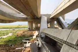 Bốn lần điều chỉnh, cao tốc Diễn Châu- Bãi Vọt vẫn nguy cơ "vỡ" tiến độ thông xe