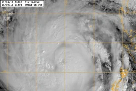 Siêu bão HaiYan tràn vào biển Đông