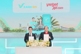 Vietjet "bắt tay" với Xanh SM, thúc đẩy giao thông bền vững giữa Việt Nam và Indonesia 