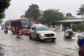 Mưa giông xối xả ở Bắc bộ còn kéo dài bao lâu?