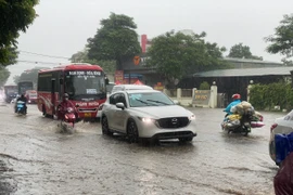 Mưa giông xối xả ở Bắc bộ còn kéo dài bao lâu?