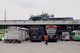 Hà Nội yêu cầu báo cáo về loạt doanh nghiệp vận tải bỏ bến xe Nước Ngầm