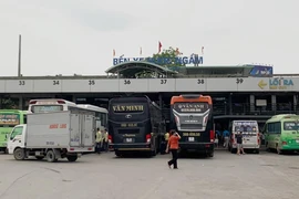 Hà Nội yêu cầu báo cáo về loạt doanh nghiệp vận tải bỏ bến xe Nước Ngầm