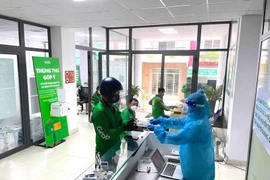 Grab tích cực phát bộ xét nghiệm Covid-19 miễn phí cho đối tác tài xế tại TP.HCM