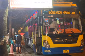 Hà Nội điểm mặt một loạt xe khách, xe hợp đồng trá hình vi phạm