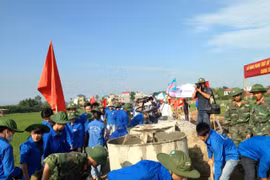 Hàng nghìn thanh niên xây dựng "Đường thanh niên tình nguyện"