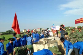 Hàng nghìn thanh niên xây dựng "Đường thanh niên tình nguyện"