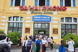 181 cán bộ Hải Phòng đi làm bằng tàu hỏa trong sáng nay 22-9